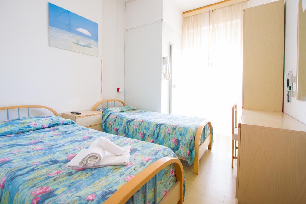 Hotel Hamburg Senigallia Rum bild